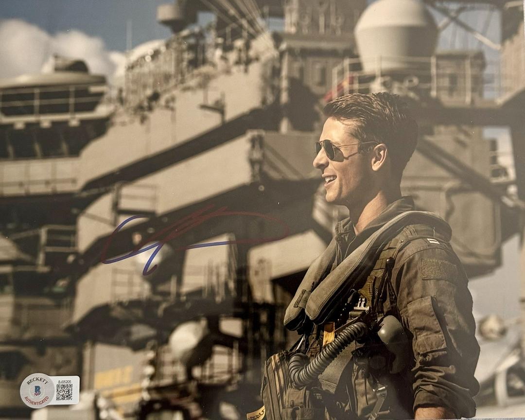 Glen Powell Signed 8x10 Photo (Top Gun) - PSA COA #01